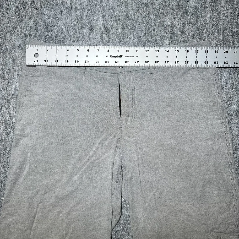 Lululemon Commission Shorts Men 38 x 11 Light Gray Chino Casual Summer Logo